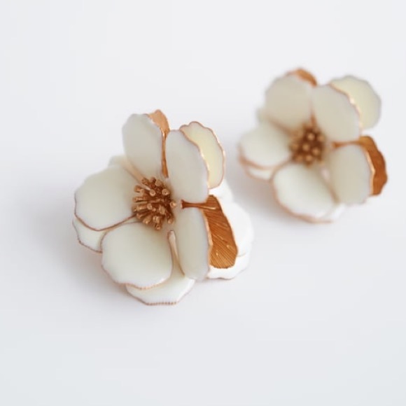 Zara Jewelry - 🆕🌸Zara Flower Earrings!🌿